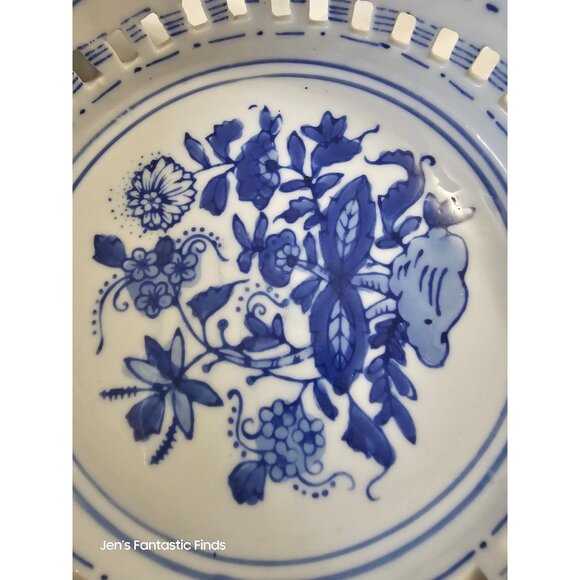 Chinese Porcelain Fruit Bowl "Fall Harvest" Basket Weave Lattice Design Blue & W - Picture 4 of 5